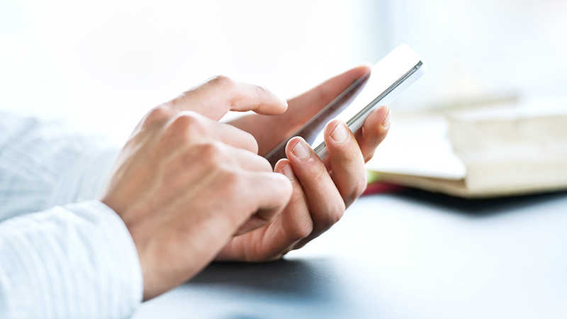 Uomo d’affari al telefono