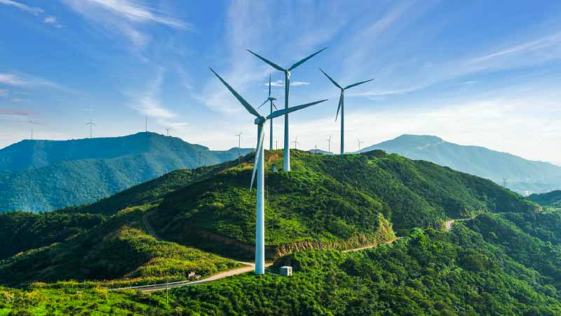 sustainable-wind-turbines-in-green-mountain-setting-800x450