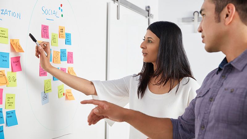 grow-your-business-with-us-800x450 sessione di brainstorming
