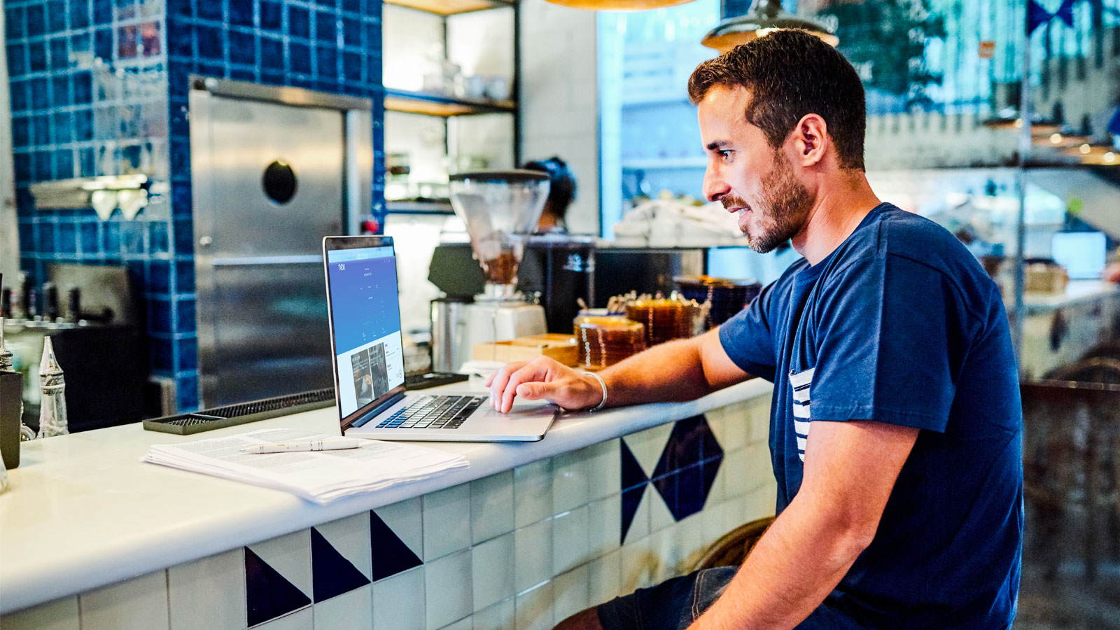 Man working on laptop in coffee shop